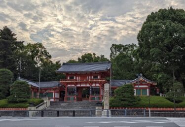 さて、八坂神社へ散歩兼お参りに行ってきました。8/20